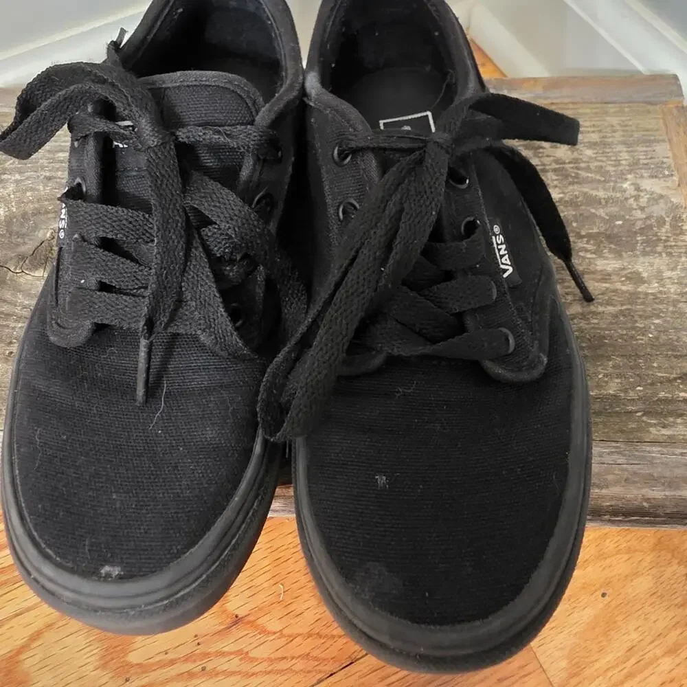 ​Vans Kids Authentic Triple Black Skate Shoes Youth Size 1.0 Low Top Sneakers